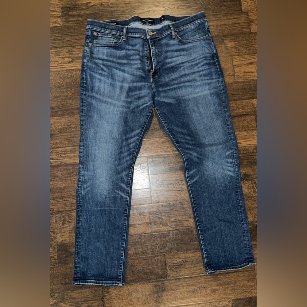 Men's lucky brand Denim Jeans in 410 athletic slim style medium wash